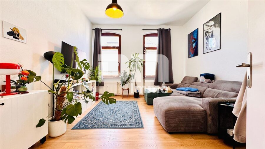 Gründerzeitliches Mehrfamilienhaus mit 8 bis 9 Wohneinheiten, Innenhof + Nebengebäude - WE 2.OG Wohnzimmer